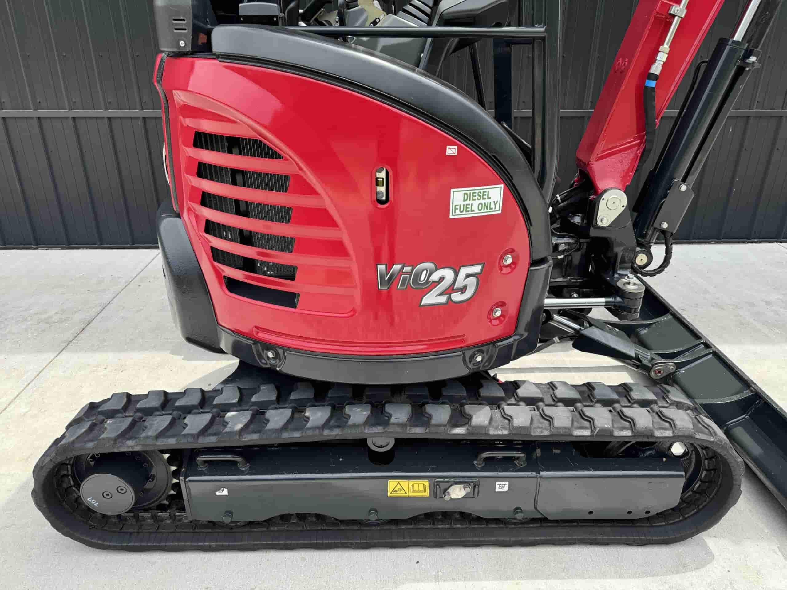 2022 YANMAR VIO25
